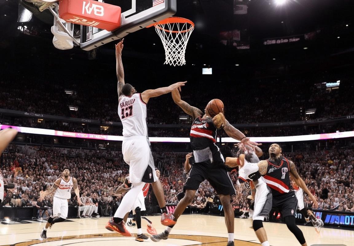 2015年NBA焦点战：马刺对阵开拓者精彩瞬间回顾