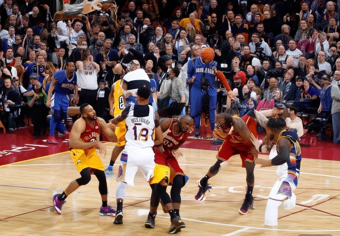 2017NBA鹈鹕对骑士巅峰对决回顾：戴维斯与詹姆斯火花碰撞